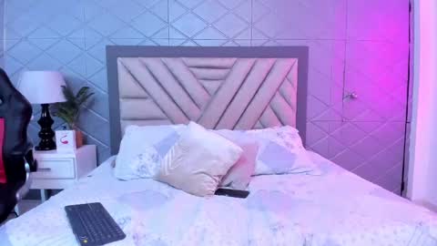 Violet Rousse online show from 02-25-25, 12:45