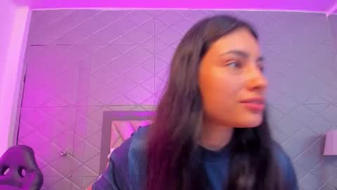 Violet Rousse online show from 12-17-25, 05:52