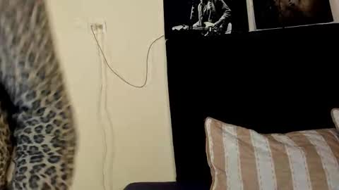 Snapshot of violetsalvatore chatting on 12-16-25, 05:45 Violet salvatore online show from 12-16-25, 05:45