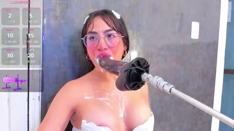 Snapshot of violett_collins_ chatting on 10-10-25, 08:02 Violett online show from 10-10-25, 08:02