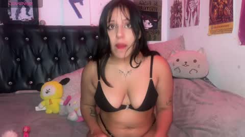 Snapshot of violett_dante chatting on 07-10-26, 08:29 violett_dante online show from 07-10-26, 08:29