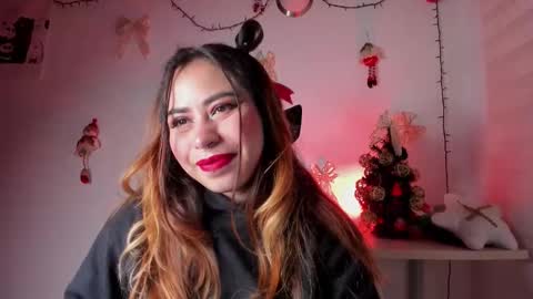 Snapshot of violett_red chatting on 12-20-25, 11:45 Violeta online show from 12-20-25, 11:45