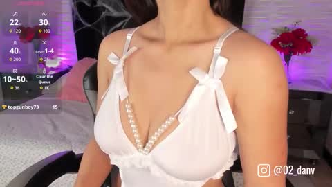 Violetta  online show from 10-21-25, 11:33