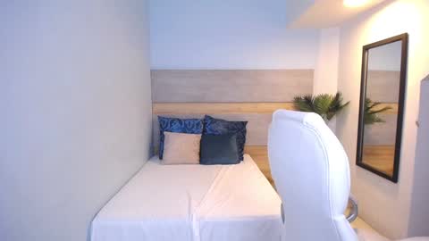 Snapshot of violetta_rainbow chatting on 12-11-24, 09:19 Violetta online show from 12-11-24, 09:19