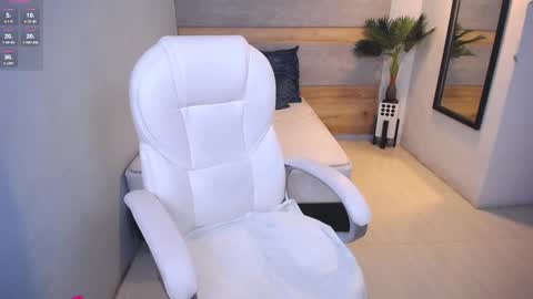 Snapshot of violetta_rainbow chatting on 12-12-24, 08:14 Violetta online show from 12-12-24, 08:14