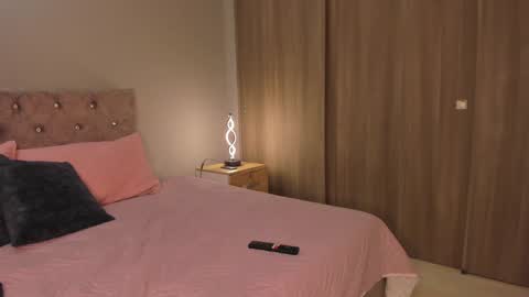 Snapshot of violetta_swift_ chatting on 12-25-24, 11:33 violetta independent model online show from 12-25-24, 11:33