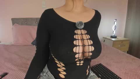 Snapshot of violetta_swift_ chatting on 11-28-25, 06:05 violetta independent model online show from 11-28-25, 06:05