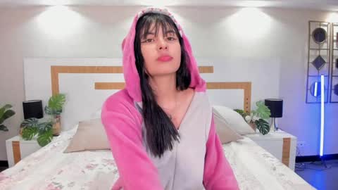 Snapshot of violettaa_stone chatting on 06-09-26, 03:51 Violettaa online show from 06-09-26, 03:51