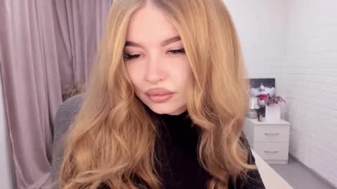 Snapshot of violettaotis chatting on 12-14-24, 11:29 ViolettaOtis online show from 12-14-24, 11:29