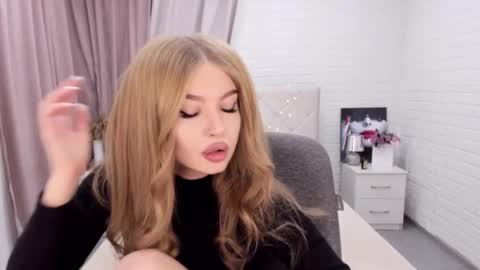 Snapshot of violettaotis chatting on 12-14-24, 02:31 ViolettaOtis online show from 12-14-24, 02:31