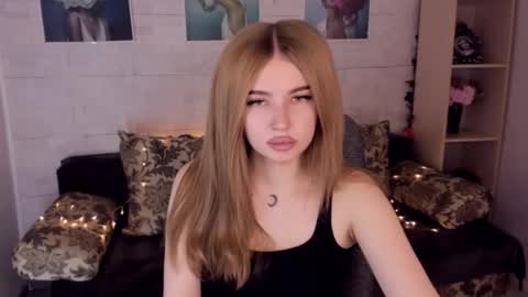 Snapshot of violettaotis chatting on 12-16-24, 02:38 ViolettaOtis online show from 12-16-24, 02:38