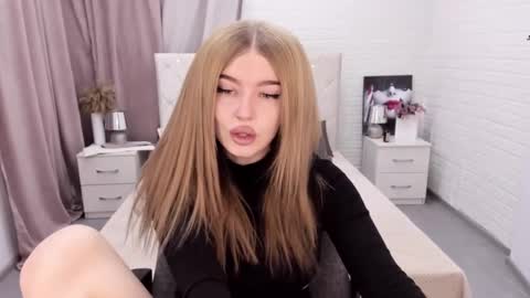 Snapshot of violettaotis chatting on 12-21-24, 11:33 ViolettaOtis online show from 12-21-24, 11:33