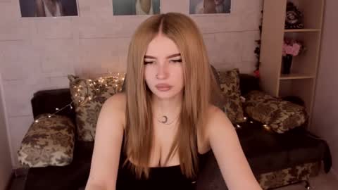 Snapshot of violettaotis chatting on 12-23-24, 11:57 ViolettaOtis online show from 12-23-24, 11:57