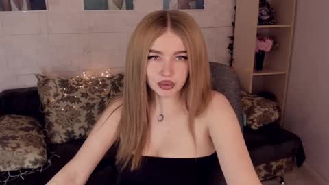 Snapshot of violettaotis chatting on 12-28-24, 11:41 ViolettaOtis online show from 12-28-24, 11:41