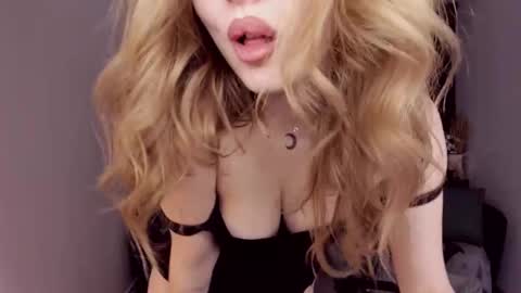 Snapshot of violettaotis chatting on 01-06-25, 02:36 ViolettaOtis online show from 01-06-25, 02:36