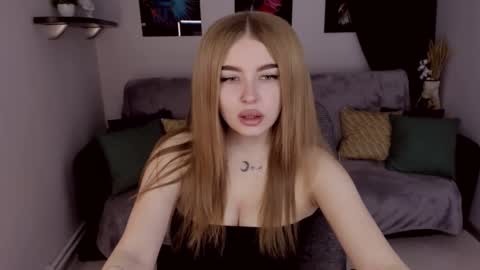 Snapshot of violettaotis chatting on 01-08-25, 11:32 ViolettaOtis online show from 01-08-25, 11:32