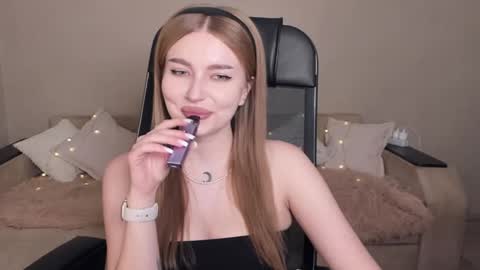 Snapshot of violettaotis chatting on 02-06-25, 02:26 ViolettaOtis online show from 02-06-25, 02:26