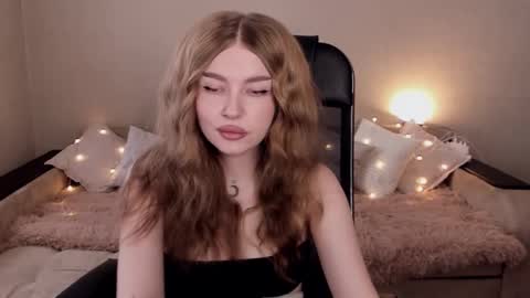 Snapshot of violettaotis chatting on 02-12-25, 11:29 ViolettaOtis online show from 02-12-25, 11:29