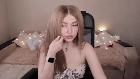 Snapshot of violettaotis chatting on 02-14-25, 11:42 ViolettaOtis online show from 02-14-25, 11:42