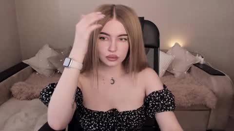 Snapshot of violettaotis chatting on 03-10-25, 11:21 ViolettaOtis online show from 03-10-25, 11:21