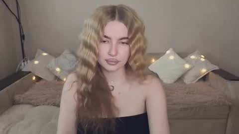 Snapshot of violettaotis chatting on 09-10-25, 11:21 ViolettaOtis online show from 09-10-25, 11:21