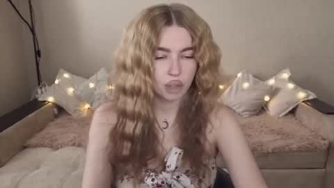 Snapshot of violettaotis chatting on 09-11-25, 12:05 ViolettaOtis online show from 09-11-25, 12:05