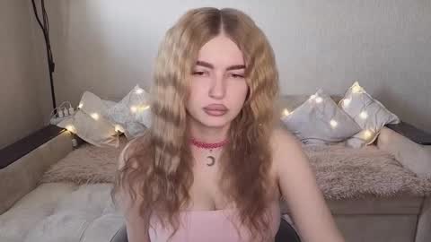 Snapshot of violettaotis chatting on 09-13-25, 12:05 ViolettaOtis online show from 09-13-25, 12:05