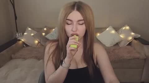 Snapshot of violettaotis chatting on 09-22-25, 12:51 ViolettaOtis online show from 09-22-25, 12:51