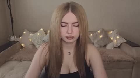 Snapshot of violettaotis chatting on 10-03-25, 11:07 ViolettaOtis online show from 10-03-25, 11:07