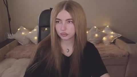 Snapshot of violettaotis chatting on 10-13-25, 11:54 ViolettaOtis online show from 10-13-25, 11:54