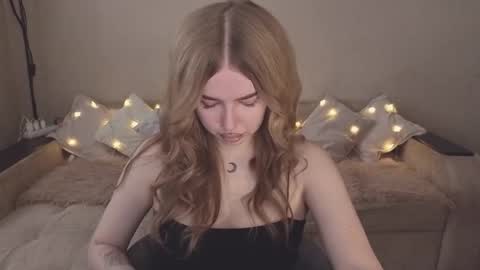 Snapshot of violettaotis chatting on 10-16-25, 12:06 ViolettaOtis online show from 10-16-25, 12:06