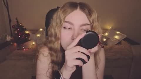 Snapshot of violettaotis chatting on 12-16-25, 02:33 ViolettaOtis online show from 12-16-25, 02:33