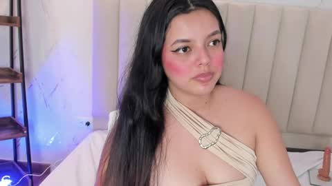 Snapshot of violettarousee chatting on 05-27-26, 01:57 violettarousee online show from 05-27-26, 01:57
