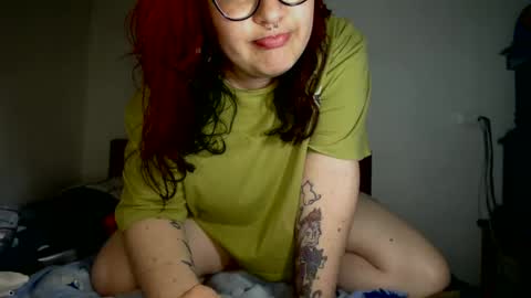 Snapshot of violettasexycam chatting on 12-26-24, 02:22 violetafetish online show from 12-26-24, 02:22