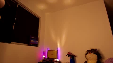 Snapshot of violettastars chatting on 09-26-25, 04:27 Violetta....Follow me in Twitter... online show from 09-26-25, 04:27