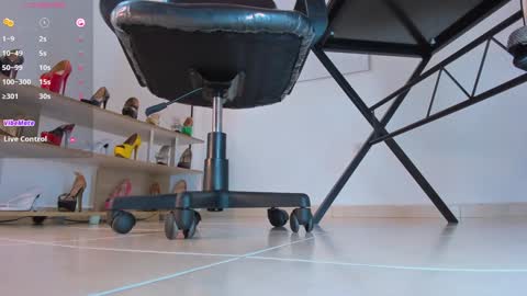 Snapshot of violettastrada chatting on 01-18-25, 11:55 CALL ME TATIANA online show from 01-18-25, 11:55