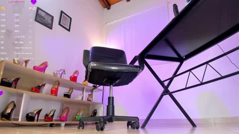 Snapshot of violettastrada chatting on 02-08-25, 08:21 CALL ME TATIANA online show from 02-08-25, 08:21