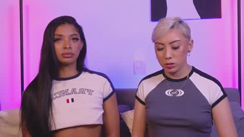 Snapshot of violettgrey_ chatting on 12-17-24, 03:28 Violet online show from 12-17-24, 03:28