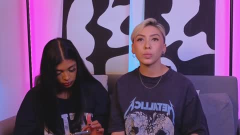 Snapshot of violettgrey_ chatting on 01-24-25, 12:31 Violet online show from 01-24-25, 12:31