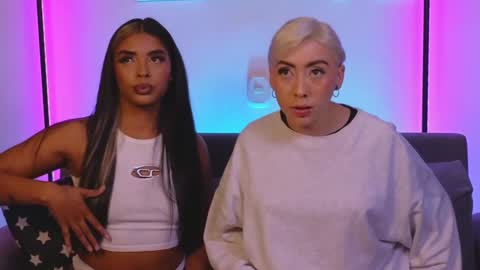 Snapshot of violettgrey_ chatting on 02-06-25, 01:16 Violet online show from 02-06-25, 01:16