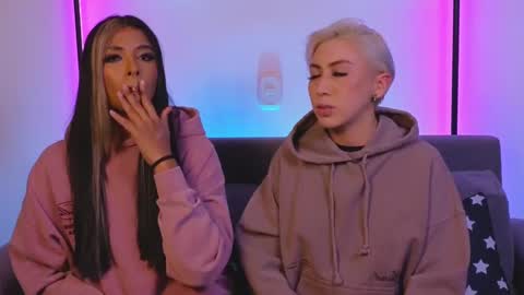 Snapshot of violettgrey_ chatting on 02-10-25, 01:57 Violet online show from 02-10-25, 01:57