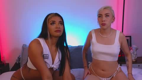 Snapshot of violettgrey_ chatting on 02-14-25, 02:07 Violet online show from 02-14-25, 02:07