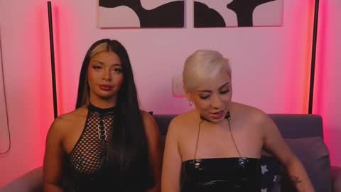 Snapshot of violettgrey_ chatting on 02-22-25, 02:50 Violet online show from 02-22-25, 02:50