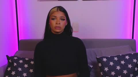 Snapshot of violettgrey_ chatting on 02-23-25, 02:29 Violet online show from 02-23-25, 02:29