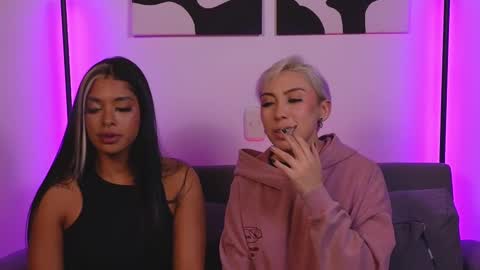 Snapshot of violettgrey_ chatting on 02-27-25, 05:24 Violet online show from 02-27-25, 05:24