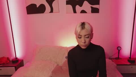 Snapshot of violettgrey_ chatting on 11-05-25, 01:16 Violet online show from 11-05-25, 01:16