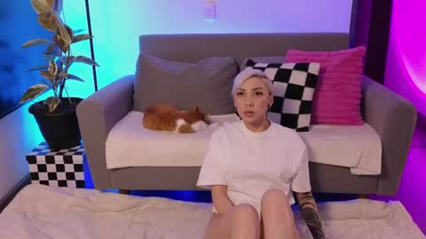 Violet online show from 05-27-26, 01:57