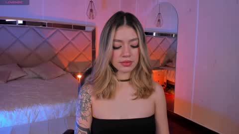Snapshot of violetthansson chatting on 01-16-26, 06:45 Violett online show from 01-16-26, 06:45