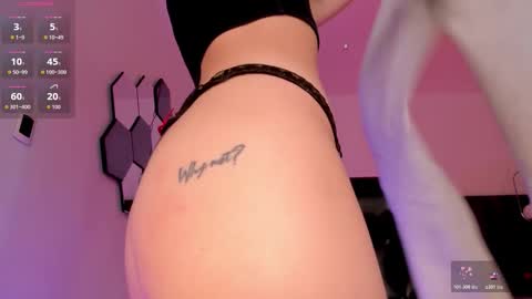 Snapshot of violetthansson chatting on 02-04-26, 06:25 Violett online show from 02-04-26, 06:25