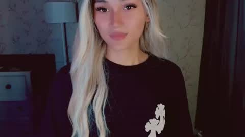 Pearl online show from 02-26-26, 02:10